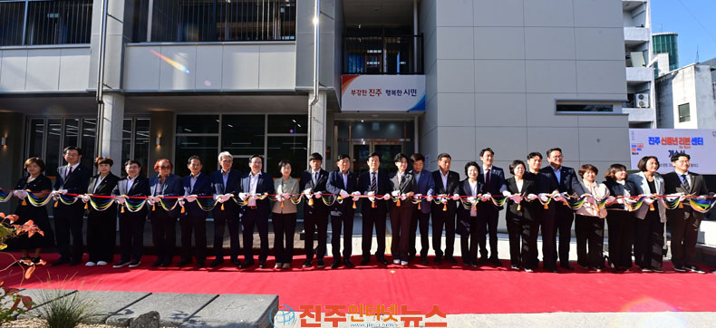 진주시 신중년 리본(Re-Born)센터 개소 조규일 시장