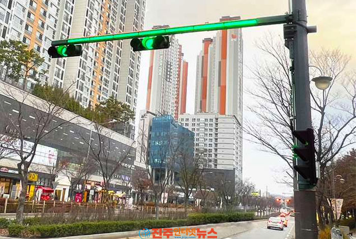 시인성과 식별성 대폭 향상한 '디지털 LED 신호등' 개발! - 진주인터넷뉴스