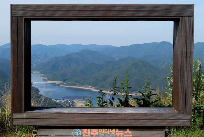 “사람마다 다른 ‘창’으로 세상을 본다”… 지방선거 앞두고 필요한 성숙한...