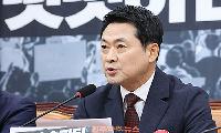 국민의힘 장동혁 대표 ‘정면 돌파’ vs. 홍명보 감독 자진 사퇴, 정치와 스포츠의 책임 리더십 대조