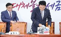 장동혁 퇴진 논란 격화…국민의힘, 2만2000명 서명에 “110만 당원 대표 못해”